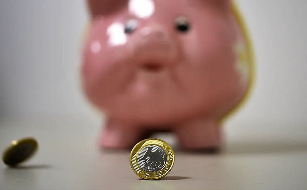 Retiradas da poupança superam aplicações em R$ 398 milhões, em agosto