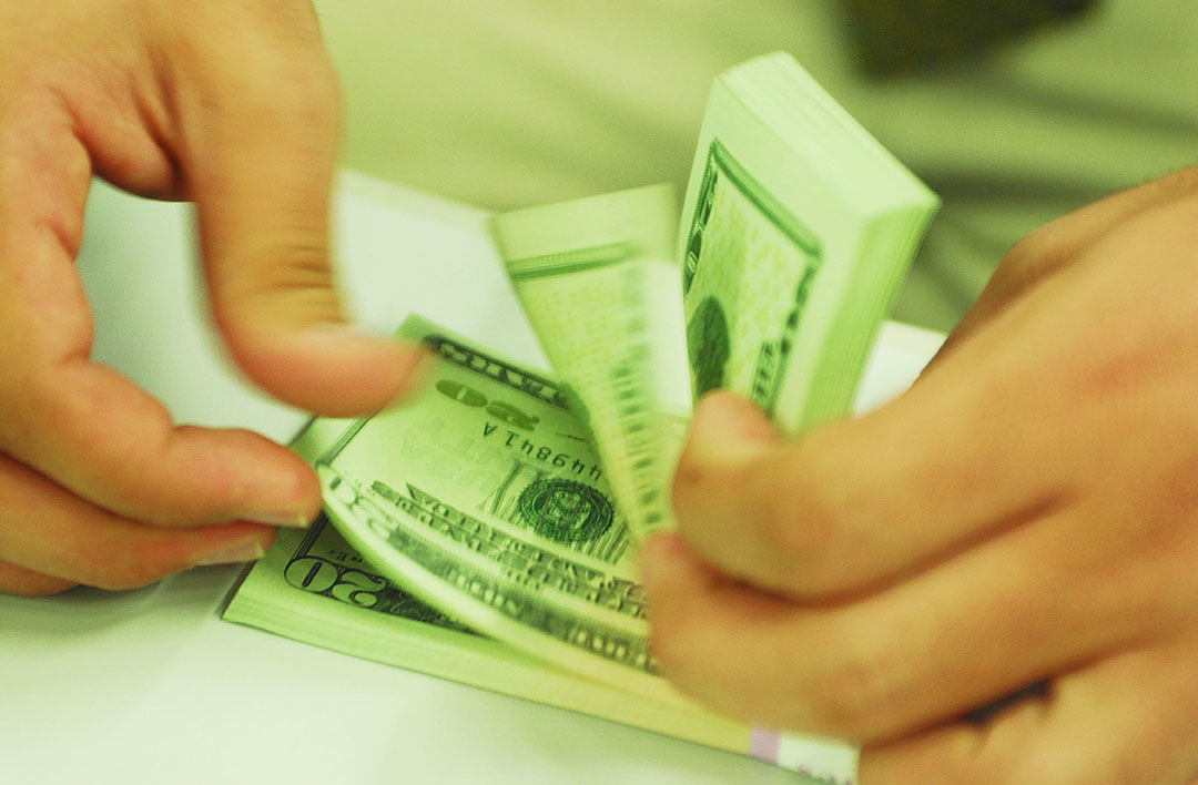 Jornal Capital Dólar fecha a R$ 6 pela primeira vez na história