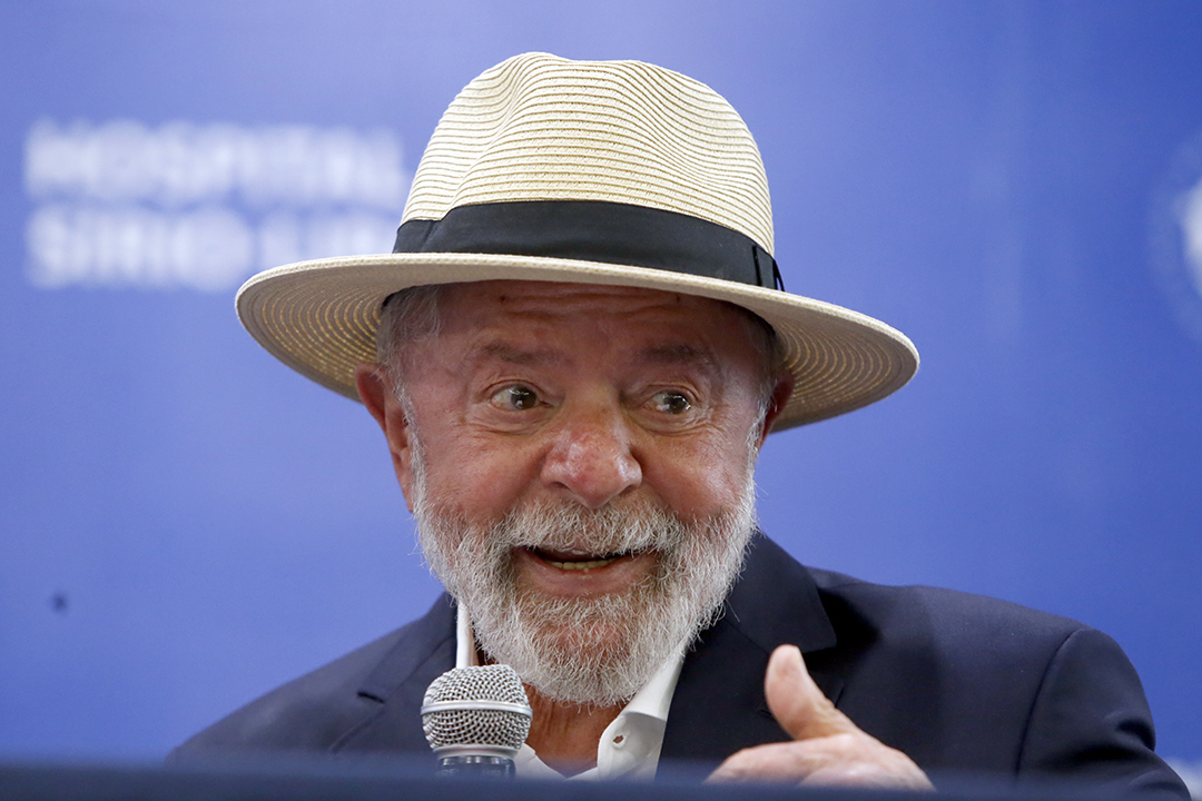 Após alta hospitalar, Lula diz que está tranquilo e vai se cuidar