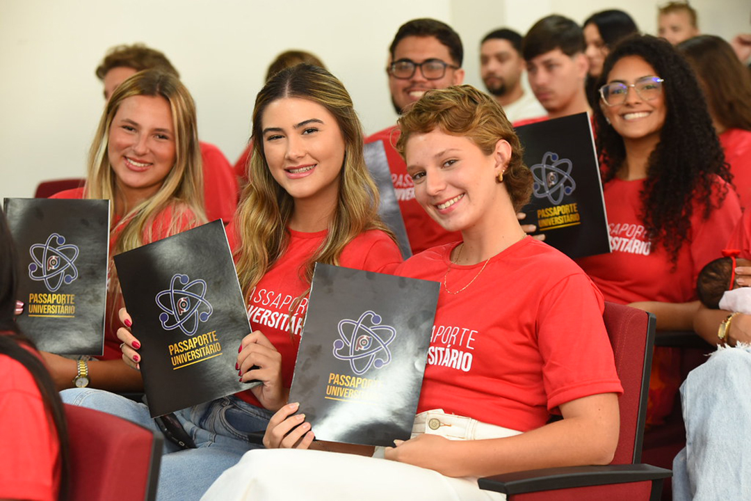 Foto: Elsson Campos/Maricá Maricá entrega 50 bolsas de Medicina para novos alunos do Passaporte Universitário