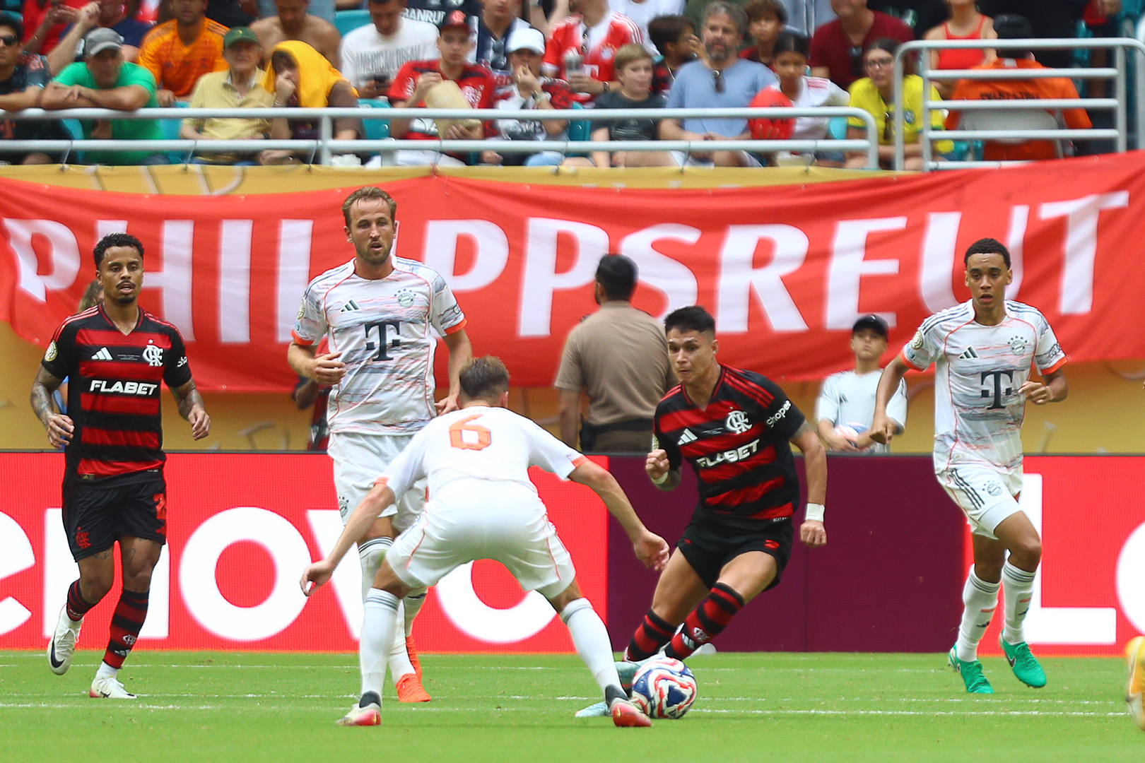 Foto: Gilvan de Souza/Flamengo Bayern vence o Flamengo por 4 a 2 e marca encontro com o PSG