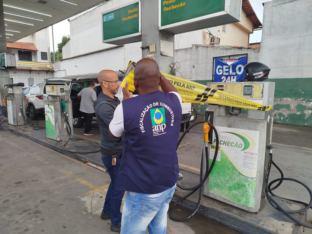 Foto: Divulgação/GOVRJ Força-tarefa do Governo do Estado interdita postos irregulares