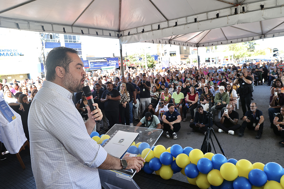 Foto: Rogério Santana e Rafael Campos/GOVRJ Cláudio Castro anuncia pacote de obras em Magé e entrega novas viaturas semiblindadas