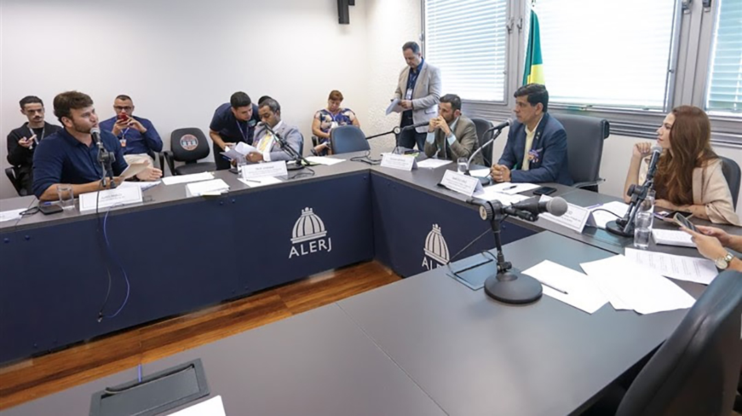 O presidente da Comissão, deputado Marcelo Dino (União), enfatizou a necessidade de ações imediatas para restabelecer o serviço de castração no estado. Foto: Alex Ramos/Alerj Alerj cobra do Estado a retomada do Programa RJ Pet