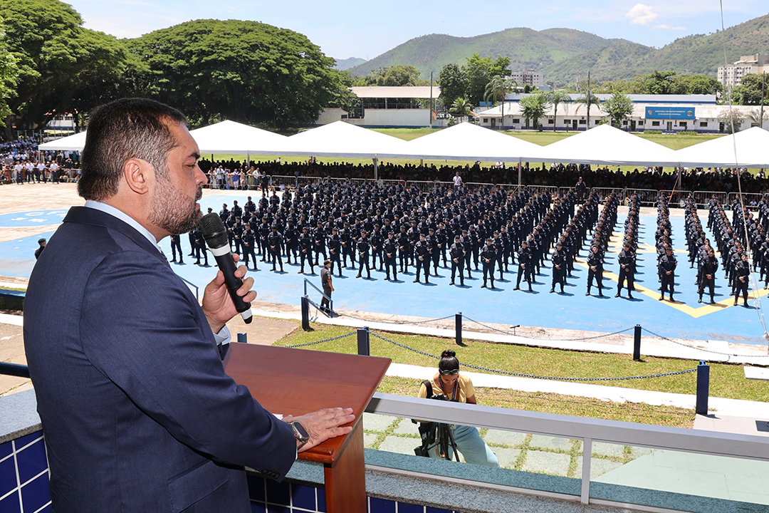 Foto: Rogério Santana/GOVRJ Cláudio Castro assina aquisição de helicóptero Black Hawk