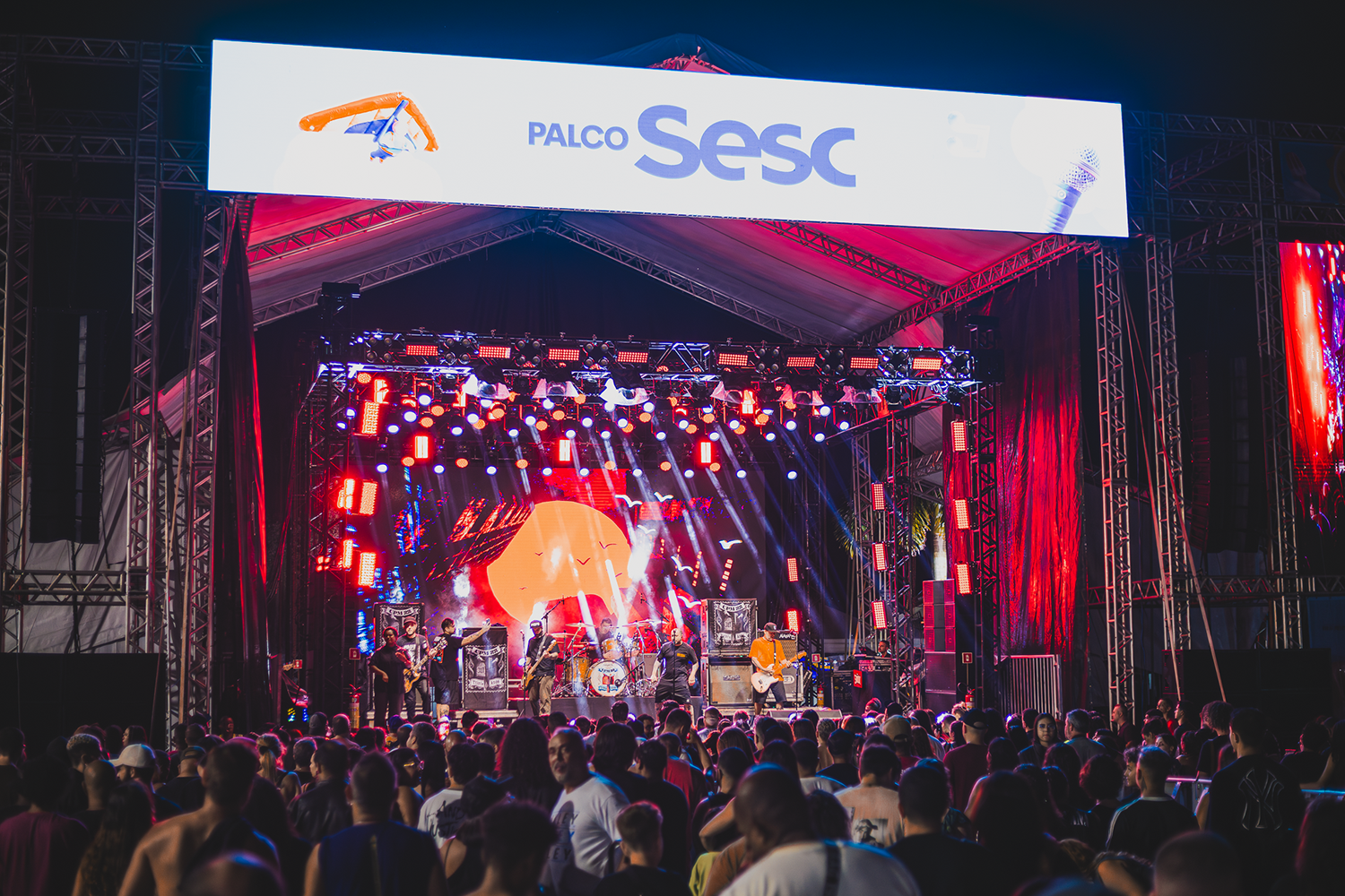 CPM 22 leva grande público à Orla do Parque Nanci, em Maricá