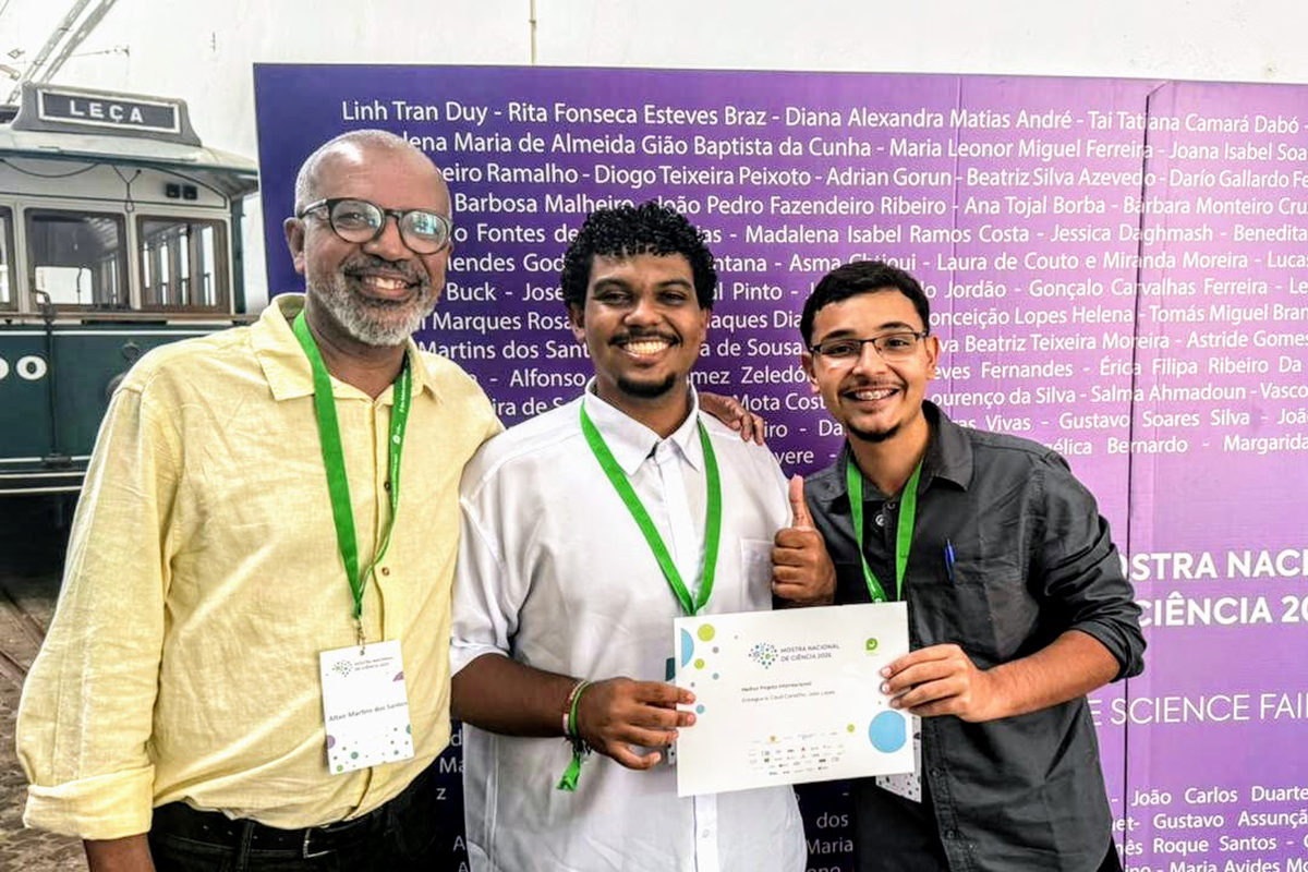Foto: Divulgação/Faetec Alunos da Faetec ganham prêmio internacional em Portugal com maca controlada por voz