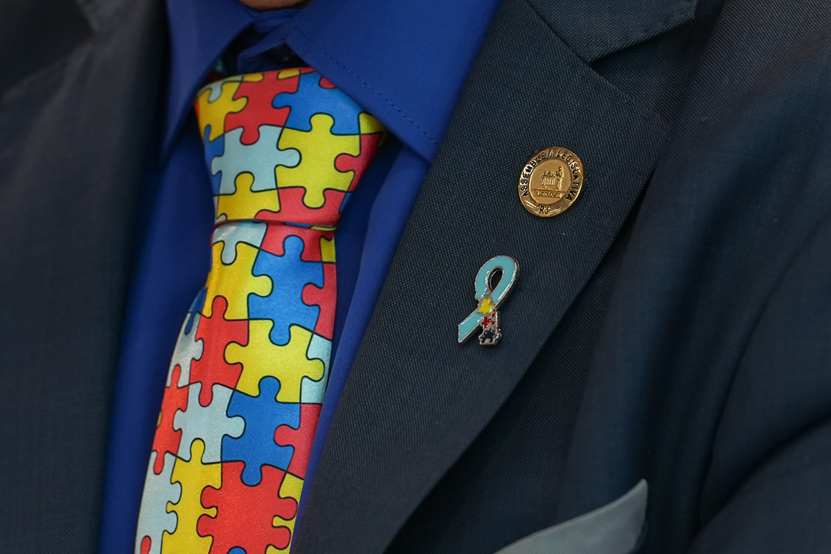Clínicas de reabilitação no RJ têm novas regras para terapias de pessoas com autismo