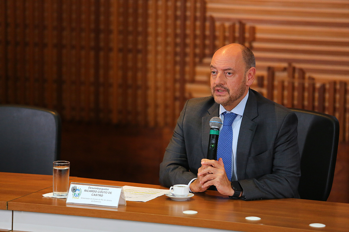 O governador em exercício, desembargador Ricardo Couto, ressaltou a importância da Controladoria para o Rio de Janeiro, agradeceu aos servidores pelo trabalho desenvolvido e destacou as mudanças que estão sendo implementadas pela atual gestão para o fortalecimento do Estado. Foto: Philippe Lima/GOVRJ CGE-RJ amplia estrutura para fortalecer o controle interno e combater irregularidades