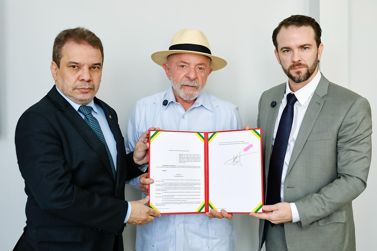 Lula assina decreto que bloqueia bens de bets ilegais e destina fundos ao combate ao crime