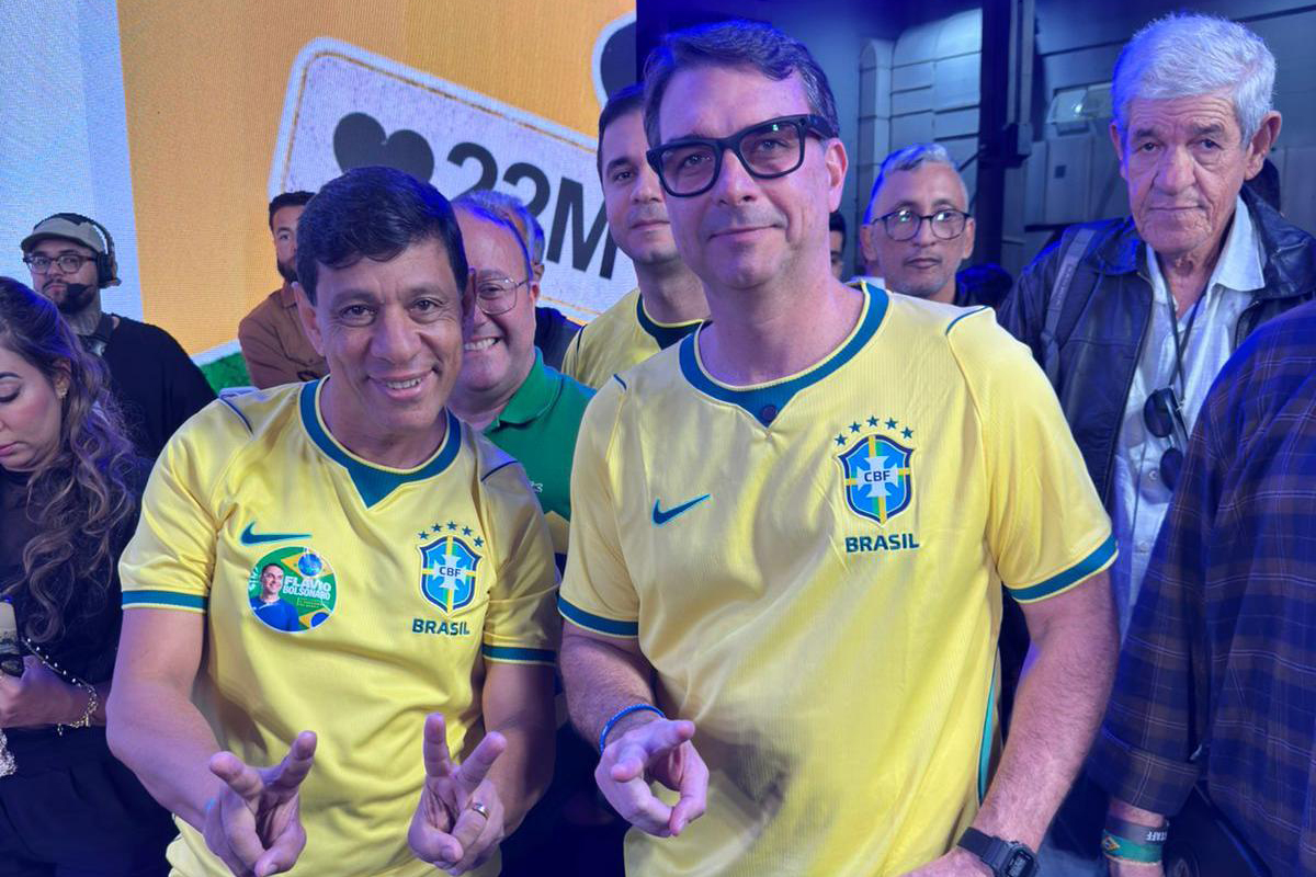Marcelo Dino cumpre primeira agenda oficial com Flávio Bolsonaro após assumir PL de Caxias