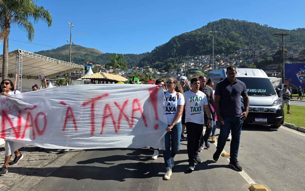 Foto: Divulgação Marcelo Dino participa de caminhada pelo fim da taxação em Angra dos Reis