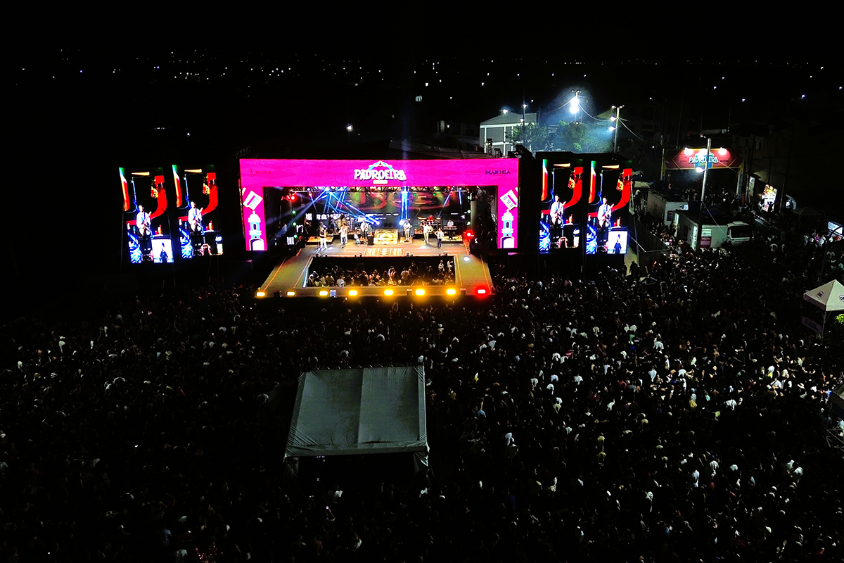 Foto: Bernardo Gomes/Maricá João Gomes reúne multidão na abertura da Festa da Padroeira em Maricá