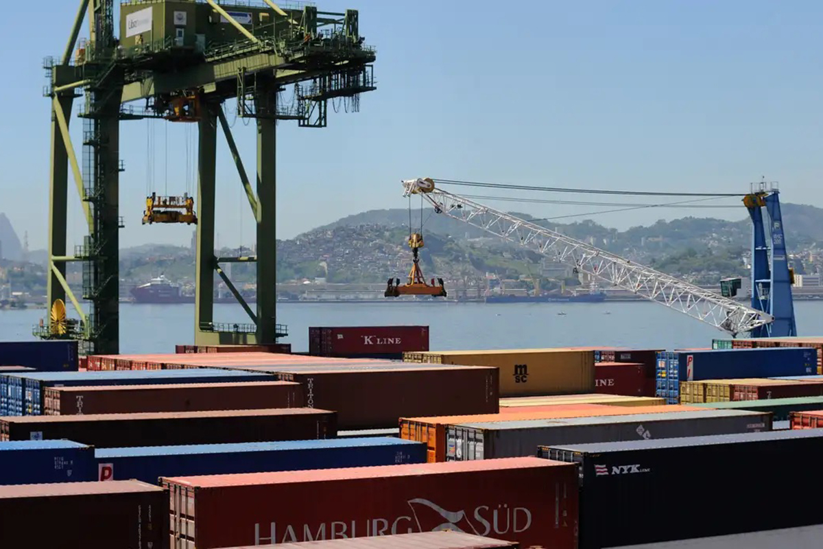 Foto: Tânia Rêgo/Agência Brasil Balança comercial registra superávit de US$ 7,4 bilhões em agosto impulsionado por commodities