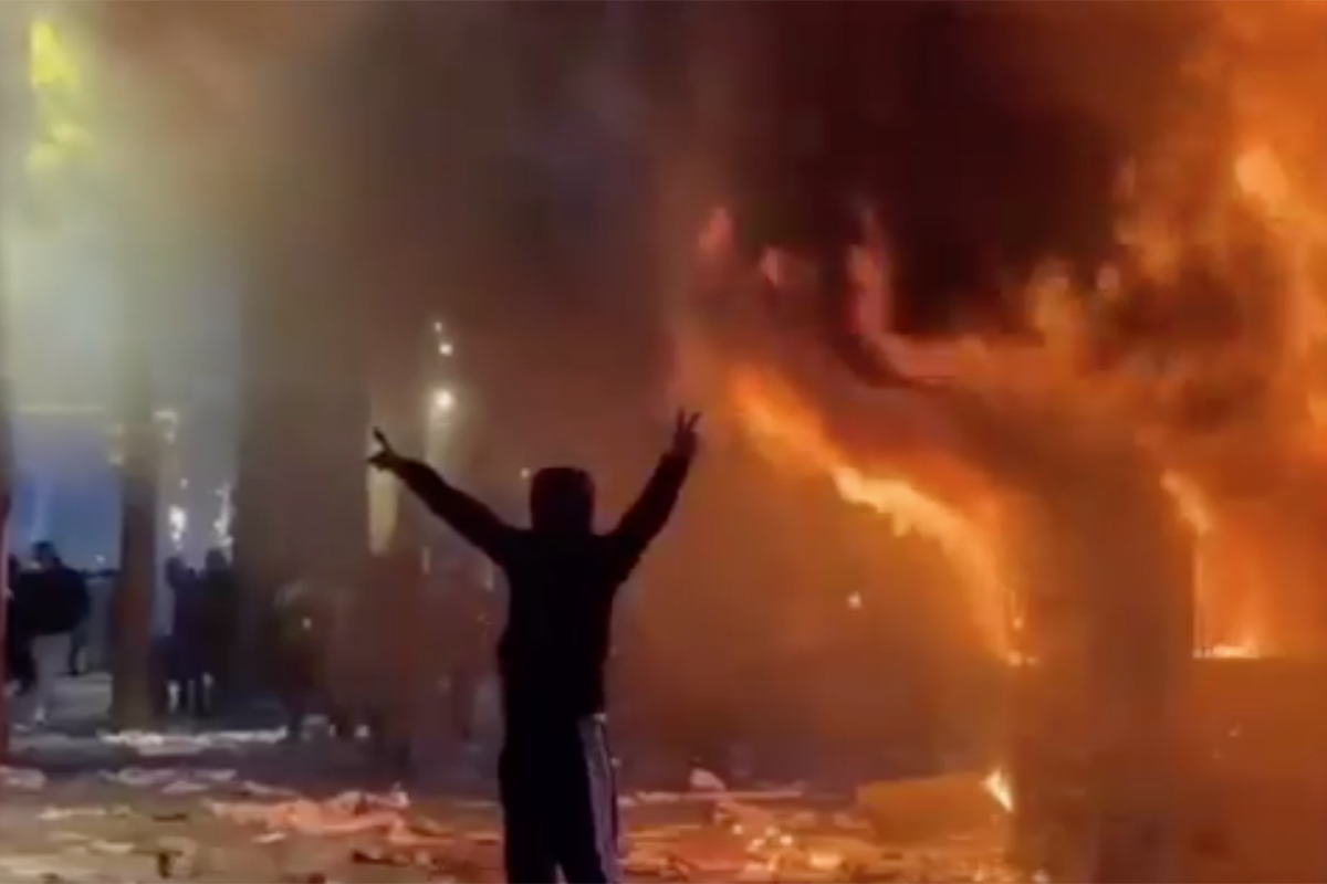 Tensão cresce na França após dia de caos, saques e destruição com impacto bilionário no comércio
