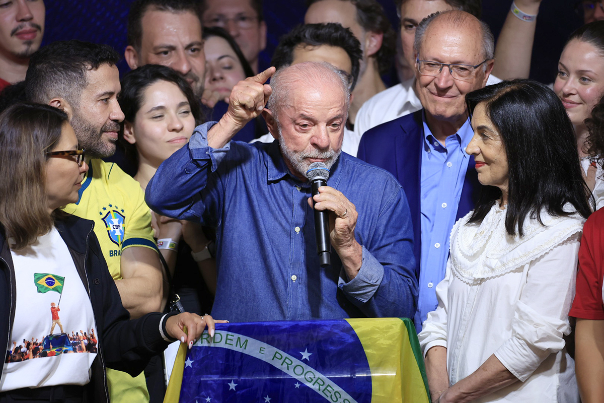 Foto: Paulo Pinto/Agência Brasil “Vamos mudar o jeito de governar este país”, afirma Lula em primeiro discurso após reeleição